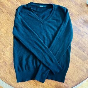 Quince Mongolian Cashmere V-Neck Sweater, small | black